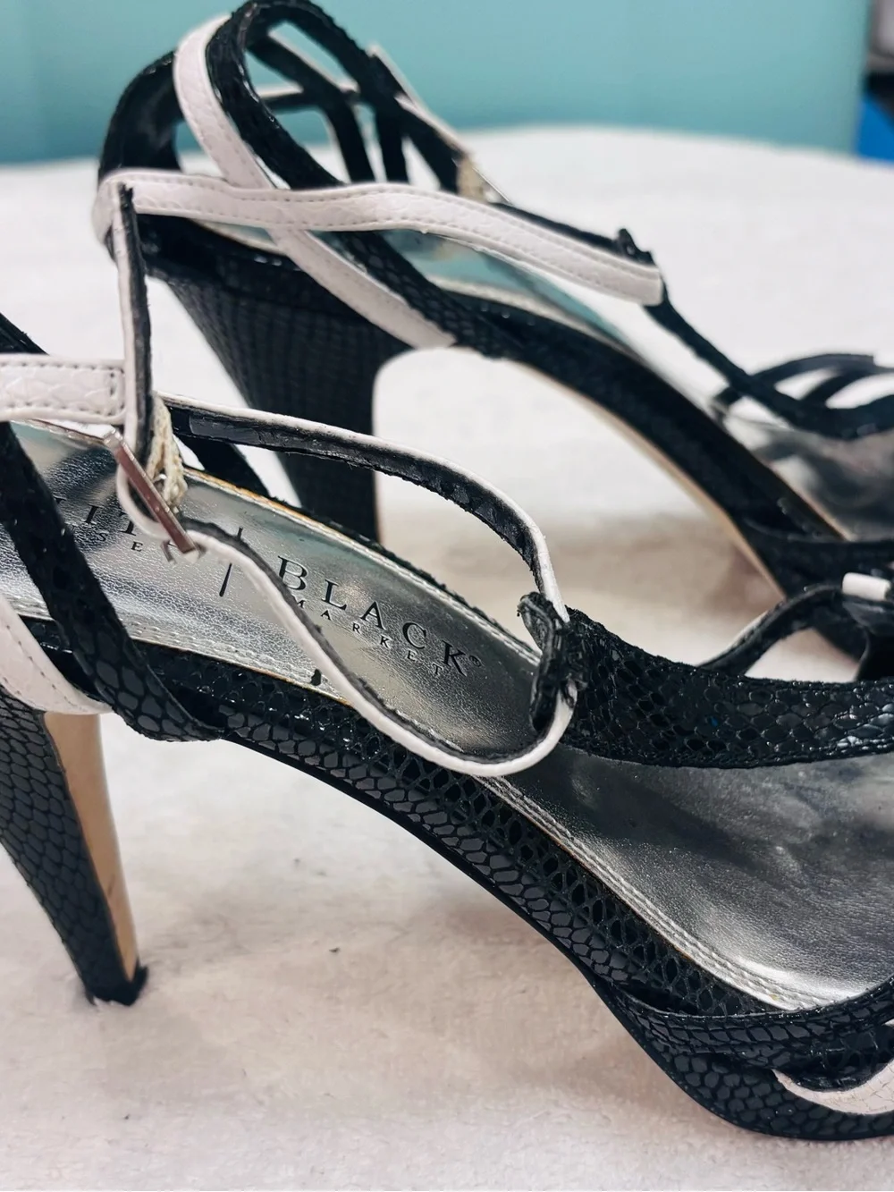 Almost Brand New - Heels by White House / Black Market- Size 9.5M - Box 18
